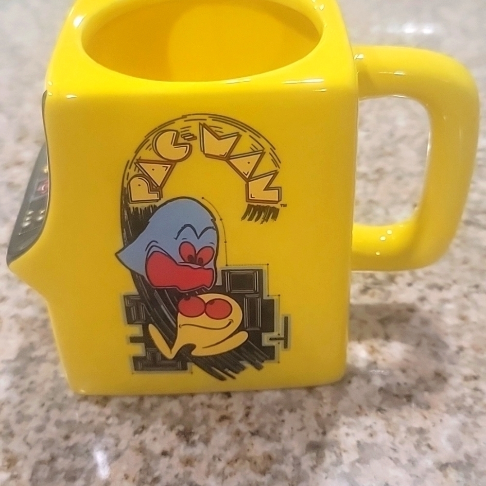Pac-Man Shaped Mug, Ceramic, Multi-Colour, 14 x 8 x 11 cm